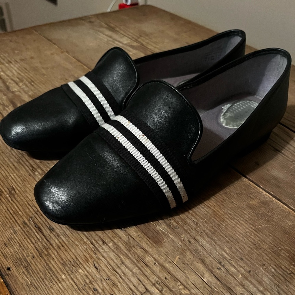 Retro Black and White flats